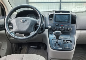 Подержанный автомобиль Kia Carnival 2009 года (16 фото)
