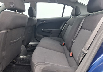Подержанный автомобиль Opel Astra Sedan 2009 года (11 фото)