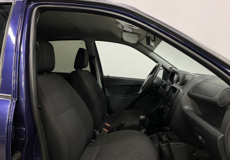 Подержанный автомобиль LADA (ВАЗ) Granta Sedan 2013 года (17 фото)