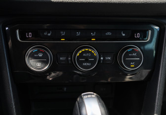 Подержанный автомобиль Volkswagen Tiguan 2017 года (17 фото)