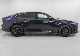 Подержанный автомобиль Changan UNI-V 2023 года (4 фото)