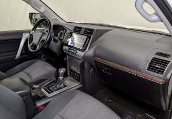 Подержанный автомобиль Toyota Land Cruiser Prado 2021 года (11 фото)
