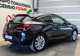 Подержанный автомобиль Opel Astra Hatchback 2012 года (4 фото)