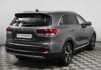 Подержанный автомобиль Kia Sorento 2017 года (5 фото)