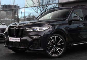 Подержанный автомобиль BMW X7 2022 года (32 фото)