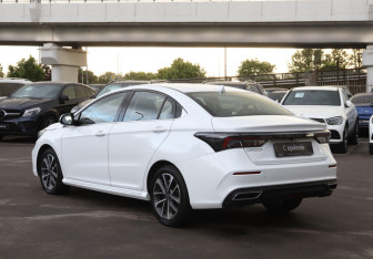 Подержанный автомобиль Omoda S5 2023 года (7 фото)