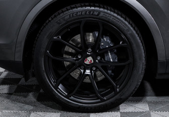 Подержанный автомобиль Porsche Cayenne 2019 года (15 фото)