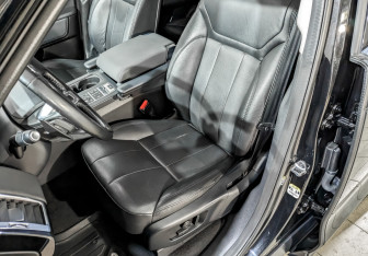 Подержанный автомобиль Land Rover Discovery 2017 года (20 фото)