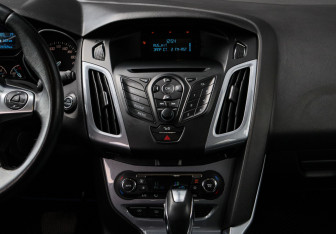 Подержанный автомобиль Ford Focus Hatchback 2013 года (10 фото)