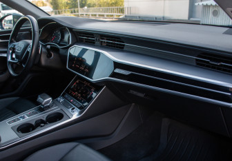 Подержанный автомобиль Audi A6 Sedan 2020 года (17 фото)