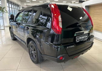 Подержанный автомобиль Nissan X-Trail 2012 года (7 фото)