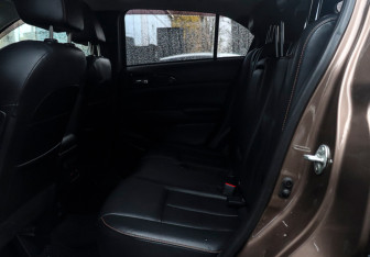 Подержанный автомобиль Mitsubishi Eclipse Cross 2018 года (10 фото)