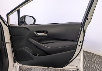 Подержанный автомобиль Toyota Corolla Sedan 2022 года (24 фото)