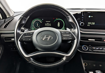 Подержанный автомобиль Hyundai Sonata 2021 года (22 фото)