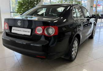 Подержанный автомобиль Volkswagen Jetta Sedan 2008 года (5 фото)
