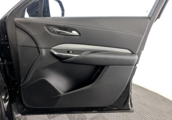 Подержанный автомобиль Cadillac XT4 2021 года (27 фото)