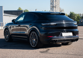 Подержанный автомобиль Porsche Cayenne 2019 года (5 фото)