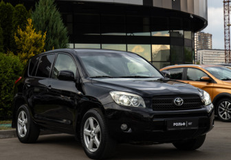 Подержанный автомобиль Toyota RAV4 2006 года (2 фото)