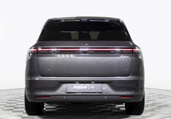 Подержанный автомобиль LiXiang L7 2023 года (6 фото)