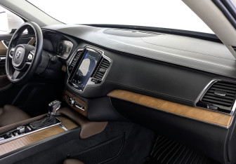 Подержанный автомобиль Volvo XC90 2019 года (13 фото)