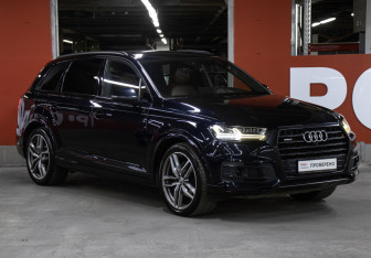 Подержанный автомобиль Audi Q7 2017 года (3 фото)
