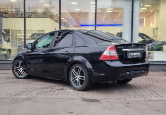 Подержанный автомобиль Ford Focus Sedan 2008 года (6 фото)