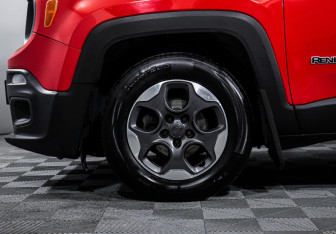 Подержанный автомобиль Jeep Renegade 2018 года (15 фото)