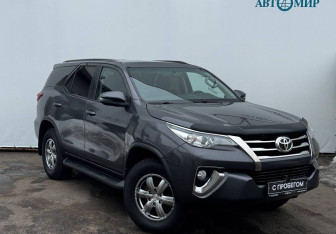 Подержанный автомобиль Toyota Fortuner 2018 года (3 фото)