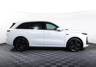 Подержанный автомобиль LiXiang L6 2024 года (4 фото)