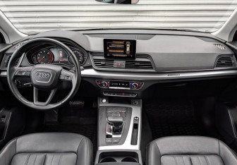 Подержанный автомобиль Audi Q5 2020 года (14 фото)