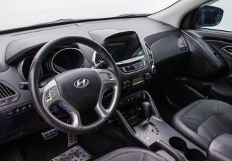 Подержанный автомобиль Hyundai ix35 2011 года (9 фото)