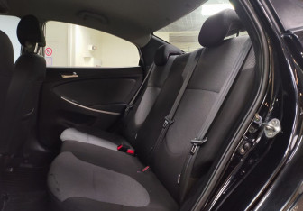 Подержанный автомобиль Hyundai Solaris Sedan 2012 года (11 фото)