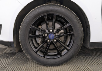 Подержанный автомобиль Ford Focus Hatchback 2018 года (12 фото)