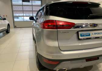 Подержанный автомобиль Geely Atlas 2021 года (8 фото)