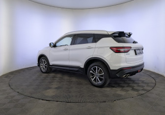 Подержанный автомобиль Geely Coolray 2023 года (7 фото)