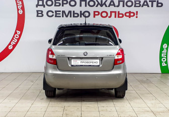 Подержанный автомобиль Skoda Fabia Hatchback 2014 года (5 фото)