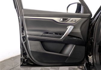 Подержанный автомобиль Changan CS95 2022 года (19 фото)