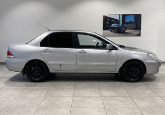Подержанный автомобиль Mitsubishi Lancer Sedan 2006 года (4 фото)