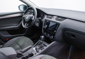 Подержанный автомобиль Skoda Octavia Liftback 2019 года (10 фото)