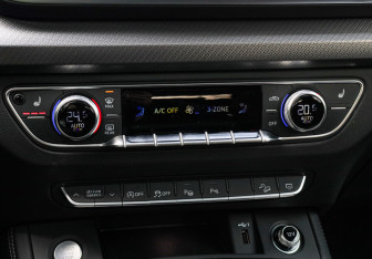 Подержанный автомобиль Audi Q5 2025 года (26 фото)