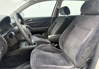 Подержанный автомобиль Volkswagen Passat Wagon 2001 года (10 фото)