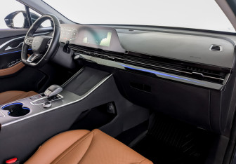 Подержанный автомобиль Omoda C5 2023 года (11 фото)
