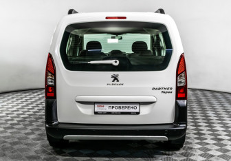 Подержанный автомобиль Peugeot Partner 2014 года (6 фото)