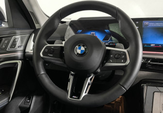 Подержанный автомобиль BMW X1 2025 года (16 фото)