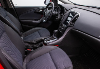 Подержанный автомобиль Opel Astra Hatchback 2013 года (9 фото)