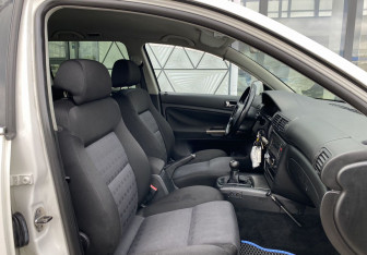 Подержанный автомобиль Volkswagen Passat Wagon 2003 года (19 фото)