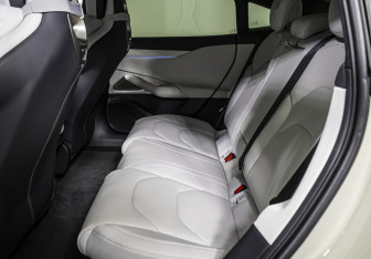 Подержанный автомобиль Xiaomi SU7 2024 года (18 фото)