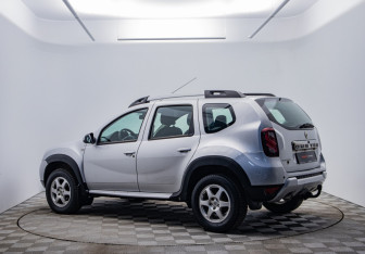 Подержанный автомобиль Renault Duster 2018 года (7 фото)