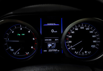 Подержанный автомобиль Toyota Land Cruiser Prado 2015 года (17 фото)