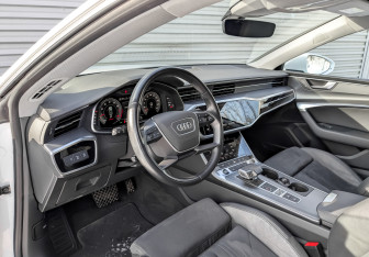 Подержанный автомобиль Audi A7 2022 года (16 фото)